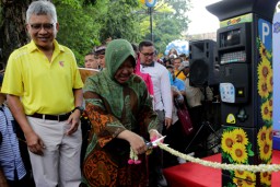 Wali Kota Risma Resmikan Parkir Meter di Taman Bungkul