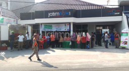 Hari Kedua Pasar Murah Jimerto, Pembeli Antre Lebih Awal