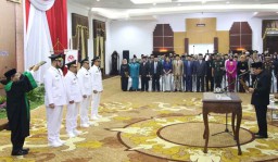 Lantik Dua Kepala Daerah, Gubernur Jatim Ingatkan Soal Integritas