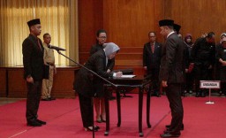 Lantik 350 Pejabat Pemkot, Risma Tunjuk Ery Cahyadi Jadi Bappeko