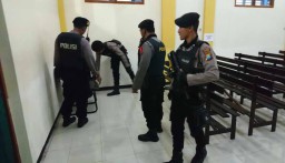 Polisi Sterilkan Ruang Sidang Kades Pencegat Cawapres Sandiaga