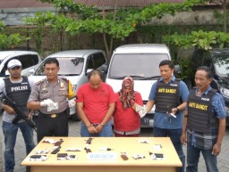 Gadaikan 20 Mobil Rental, Suwandi dan Indarmi Diamankan Polisi