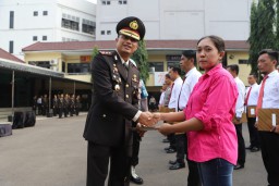 Hadang Jambret hingga Tumbang, Ibu Pemberani ini Diganjar Penghargaan