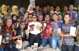 Bertemu Pengusaha Kopi, Bupati Anas Ajak Pacu Pemasaran Online