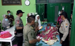 Dihantam Ombak Besar, Perahu Ditumpangi Santri Terbalik 