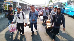 Gelombang Arus Mudik di Pelabuhan Tanjung Perak Mulai Berdatangan