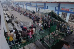 Arus Balik, Pemudik Masih Padati Pelabuhan Tanjung Perak 