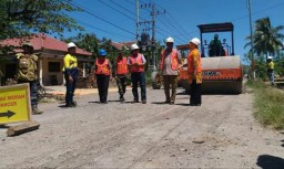 Hore... Jalan Menuju Wisata Pulau Merah Mulai Diperbaiki