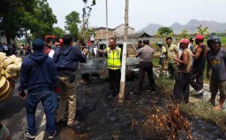 Tangki Bahan Bakar Dimodifikasi, Pikap ini Meledak di Tengah Jalan
