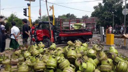KA Tawang Alun Tabrak Pikap Muat Tabung Elpiji Kosong, Satu Tewas