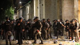 Polisi Israel Serbu Masjid Al-Aqsa, 170 Lebih Warga Palestina Terluka