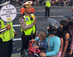 Pak Polisi: Sepeda Motor Gae Wong Loro Ae Yoo
