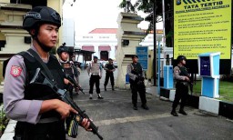 Polrestabes Surabaya Pertebal Pengamanan Usai Disatroni Bomber