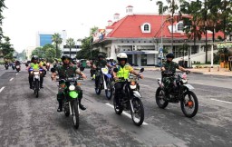 Patroli Gabungan Polisi dan TNI di Surabaya Amankan Pemilu 2019