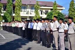 Polres Situbondo Peringati Hari Santri dengan Cara yang Unik