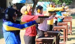 Peringati HUT Polwan ke 70, Polda Jatim Gelar Lomba Menembak 