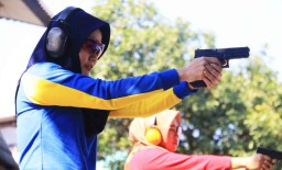Berita Foto: Polisi-polisi Cantik ini Lihai Menembak