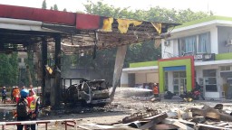 Foto: Api Melumat SPBU di SIER Berbek