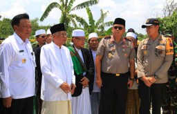 Foto: Kapolda Jatim Tinjau Asrama Ponpes Al Azhar Gresik Ambruk
