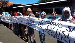 Kampanye 02 di Banyuwangi, Neno Warisman Disambut Spanduk 1,3 Km