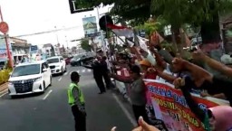 Capres Prabowo Disambut Teriakan Jokowi di Mojokerto