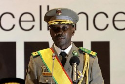 Presiden Mali Diserang Saat Salat Idul Adha di Masjid