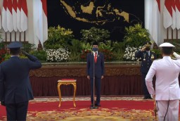 Presiden Jokowi Lantik KSAL dan KSAU Baru di Istana