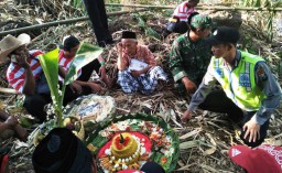 Sedekah Bumi di Probolinggo, Ritual Tumpeng di Tempat Keramat