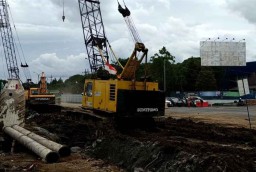 Simpang Tiga Karanglo Padat, Pengendara Diminta Lewat Jalur Alternatif