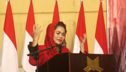 Di Madiun, Cawagub Puti Menangis Kenang Penyatuan Bendera Merah Putih