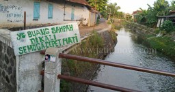 Wow! Buang Sampah di Sungai Ini Hukumannya Didoakan Cepat Meninggal