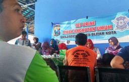 Persiapan Arus Mudik 2019, Puluhan Sopir Bus di Blitar Dites Urine