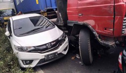 Kecelakaan di Surabaya, Truk Trailer Seruduk 6 Kendaraan 