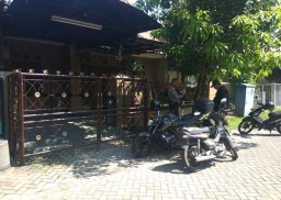 Rumah Penghina Nabi Muhammad di Sidoarjo Digeruduk Sekelompok Orang