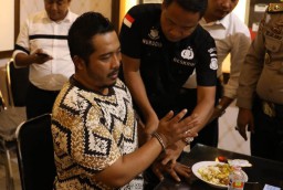 Rendra, Si Penghina Nabi Muhammad Hari Ini Dipecat Partai Demokrat