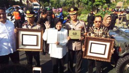 Wali Kota Risma Rayakan Penghargaan  Lee Kuan Yew dengan Arak-arakan