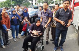 Normalisasi Jalan Ambles di Raya Gubeng, Risma: Seminggu Kelar
