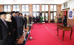 Lantik 34 Pejabat Pemkot Surabaya, Risma: Tolong Jaga Amanah