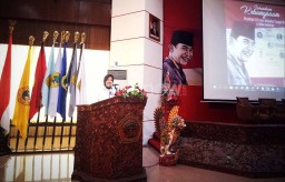 Risma Akui Selalu Kutip Perkataan Bung Karno di Forum Internasional