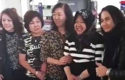 Wali Kota Risma Jadi Pusat Perhatian di Bandara Hong Kong, Ada Apa?