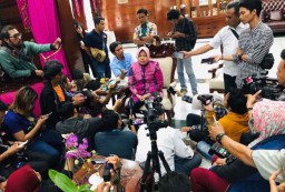 Wali Kota Risma Pastikan Hi-Tech Mall Surabaya Tetap Ada