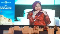 Risma Paparkan Strategi Daur Ulang Plastik Surabaya di Perancis