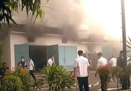 Terdengar 4 Kali Ledakan, Ruang Genset RS Saiful Anwar Malang Terbakar