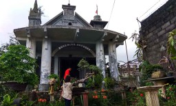 Viral Rumah 'Bohemian Rhapsody' di Blitar