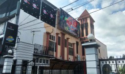 Izin Operasional Rumah Karaoke Striptis di Blitar Dicabut