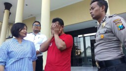 Orangtua Sibuk Kerja, Pengasuh di Surabaya Cabuli Anak