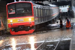Banjir Ganggu Jadwal Kereta di Jakarta