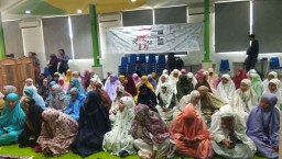 Mahasiswa dan Dosen Unusa Surabaya Salat Gaib untuk Korban Gempa Palu
