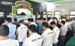 Salat Gaib Polisi di Pasuruan untuk Petugas Pemilu 2019 yang Meninggal