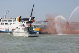 Berangkat dari Surabaya, KM Satya Kencana Terbakar di Tanjung Selatan